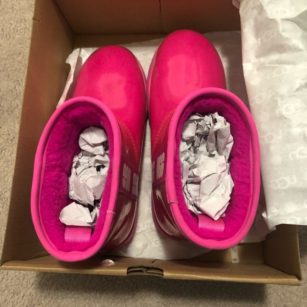 Uggs - Picture 3 of 6